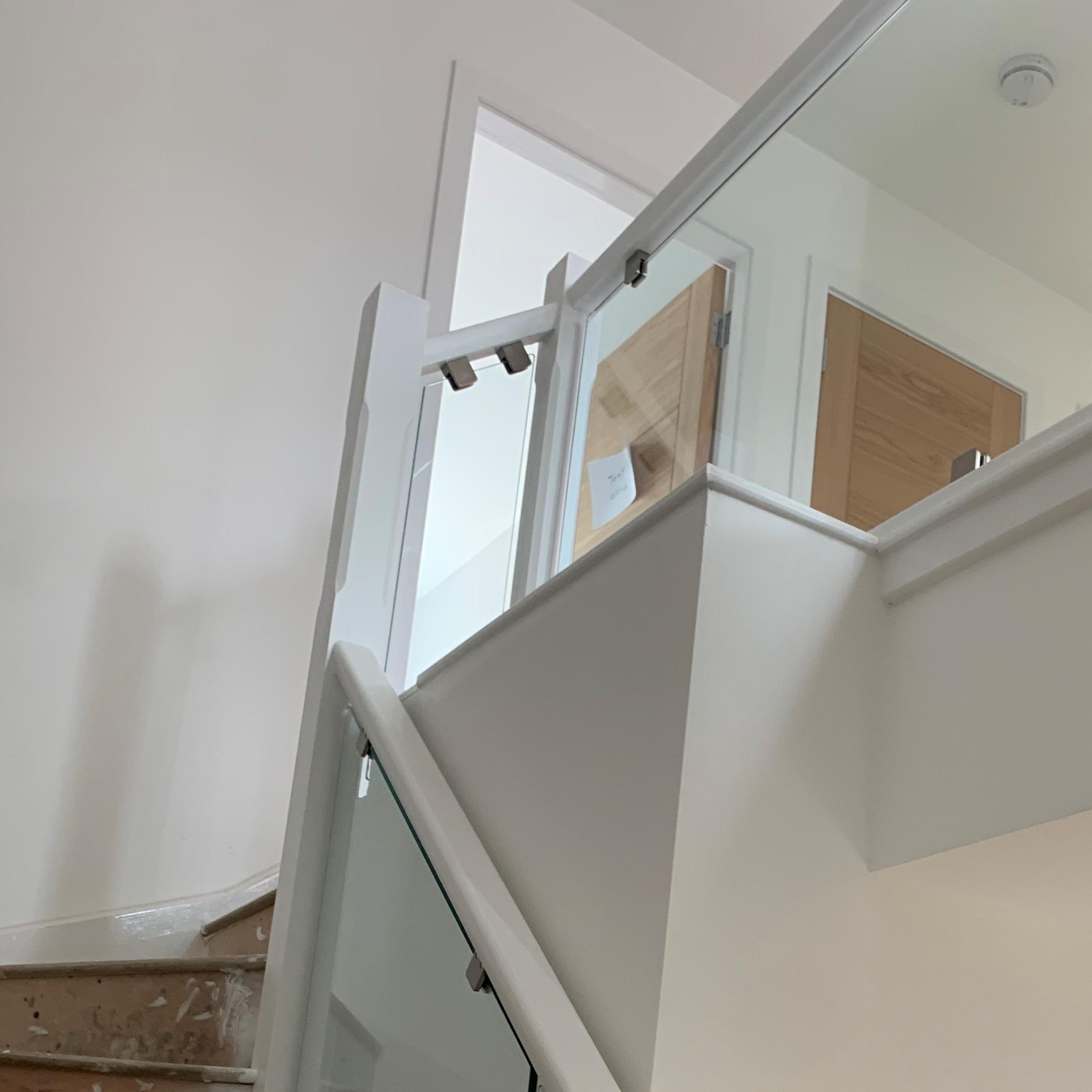 Glass balustrade finish